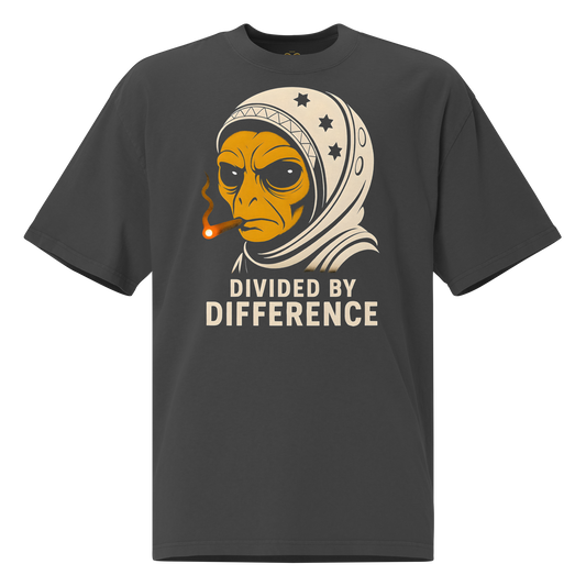 Divided by Difference Haalistunut ylisuuri t-paita